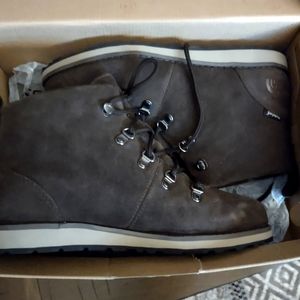 Size 6 boys The North Face boots